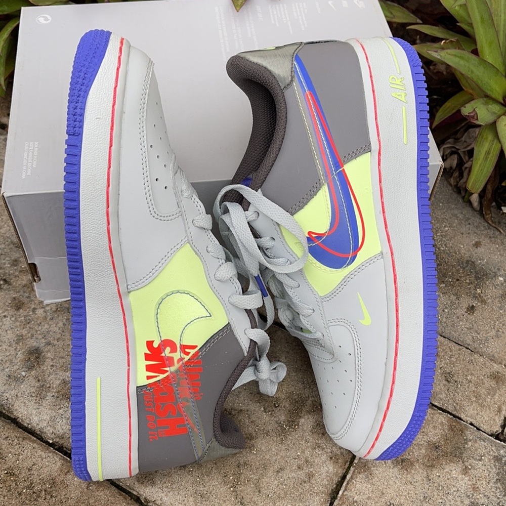 NIKE AIR FORCE 1 LV8 WMNS - Picture 11 of 16